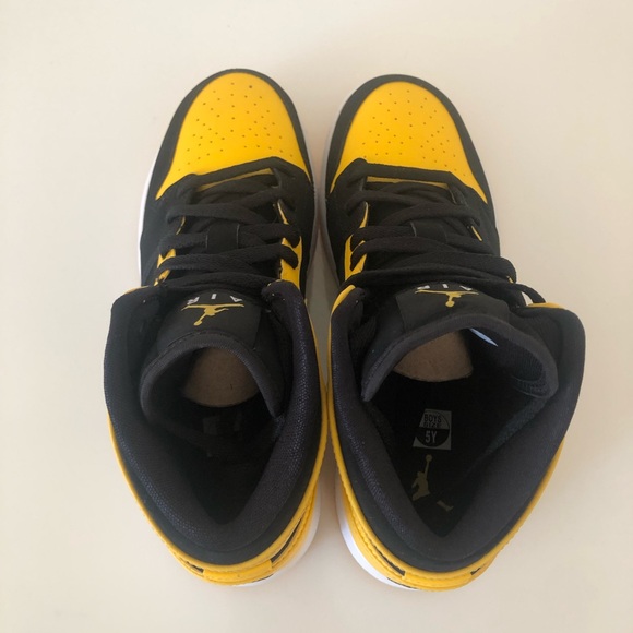 Air Jordan 1 Mid New Love 2017 - Picture 11 of 15